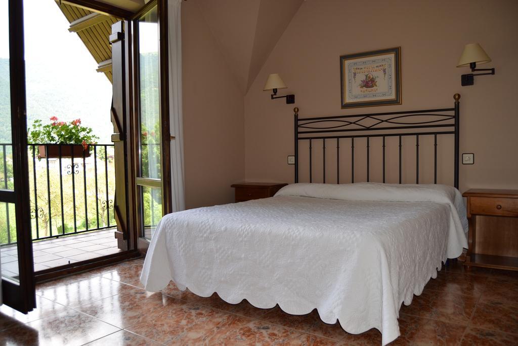 Hotel Vina Olivan Sarvisé Cameră foto